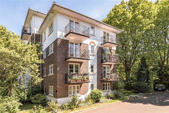 2 Bedroom Flat To Rent In Brompton Park Crescent, London, SW6