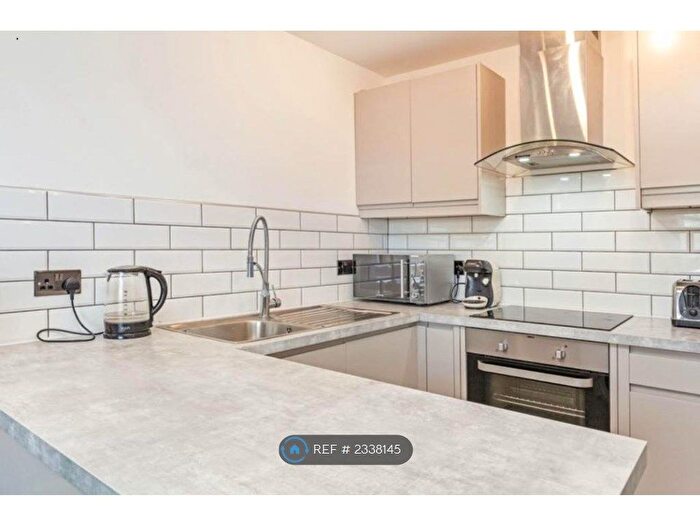 1 Bedroom Flat To Rent In Limetree Walk, London, SW17