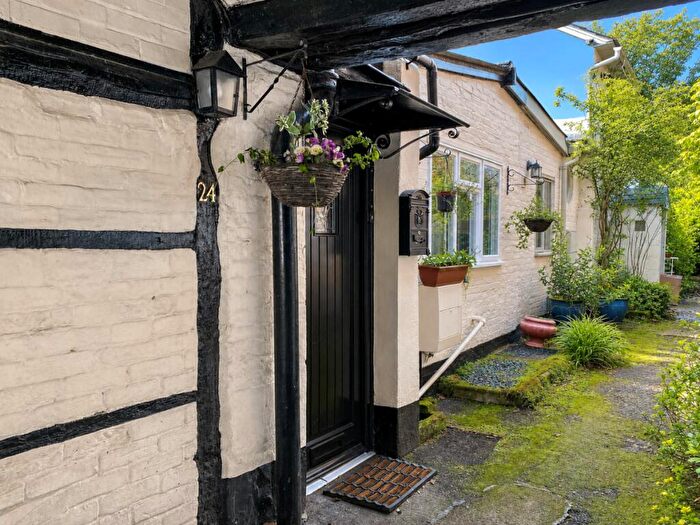 2 Bedroom Cottage To Rent In South Street, Wilton, SP2