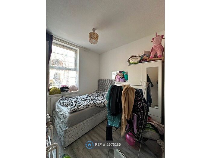2 Bedroom Flat To Rent In Fordham Street, London, E1