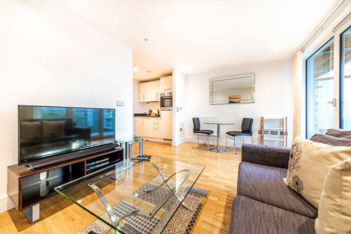 Apartment To Rent In Indescon Square, London, E14