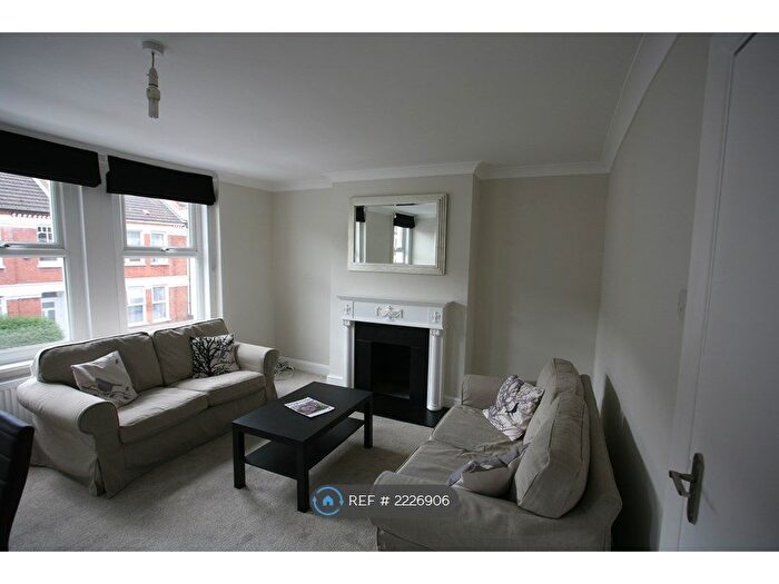 2 Bedroom Flat To Rent In Gilbey Road, London, SW17