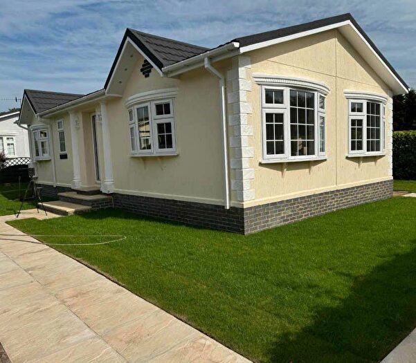 2 Bedroom Park Home For Sale In Newdigate, Surrey, RH5