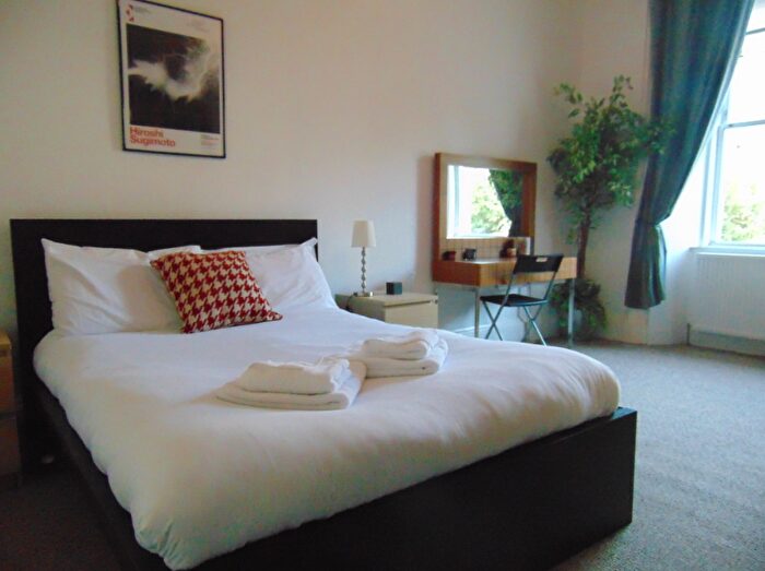 2 Bedroom Flat To Rent In , Orwell Place, Edinburgh, EH11