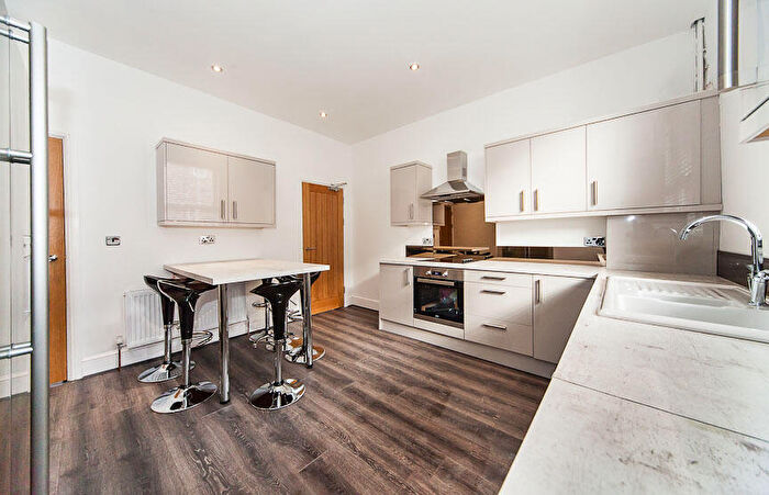 6 Bedroom Terraced House To Rent In Burchett Grove, Woodhouse, Leeds, LS6