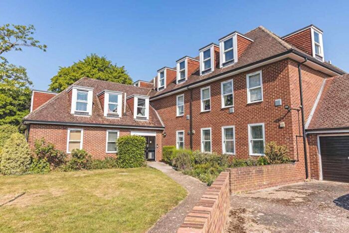 2 Bedroom Flat To Rent In Horton Road, Datchet, SL3