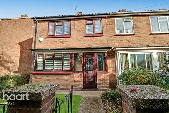 3 Bedroom End Of Terrace House For Sale In Overcliff Road, Grays, RM17