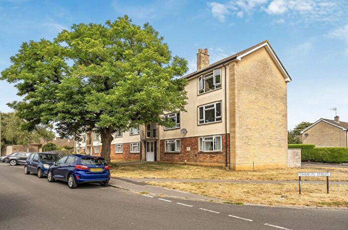 2 Bedroom Flat For Sale In Dickens Avenue, Corsham, SN13