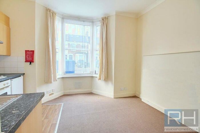 Studio To Rent In Whittington Road, Bounds Green, London, N22