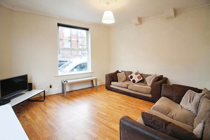 6 Bedroom Terraced House To Rent In Royal Park View, Hyde Park, LS6