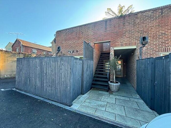 2 Bedroom Apartment To Rent In East Street, Thame, OX9