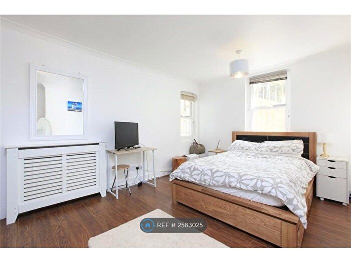 2 Bedroom Flat To Rent In Victoria Rise, London, SW4