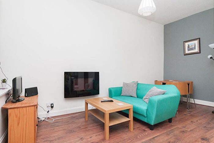 1 Bedroom Flat To Rent In East Crosscauseway, Edinburgh, EH8