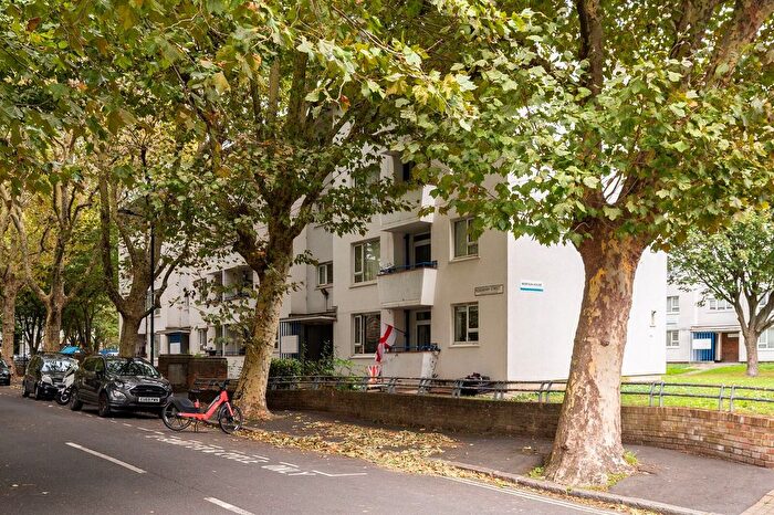 2 Bedroom Flat For Sale In Roseberry Street, Bermondsey, London, SE16