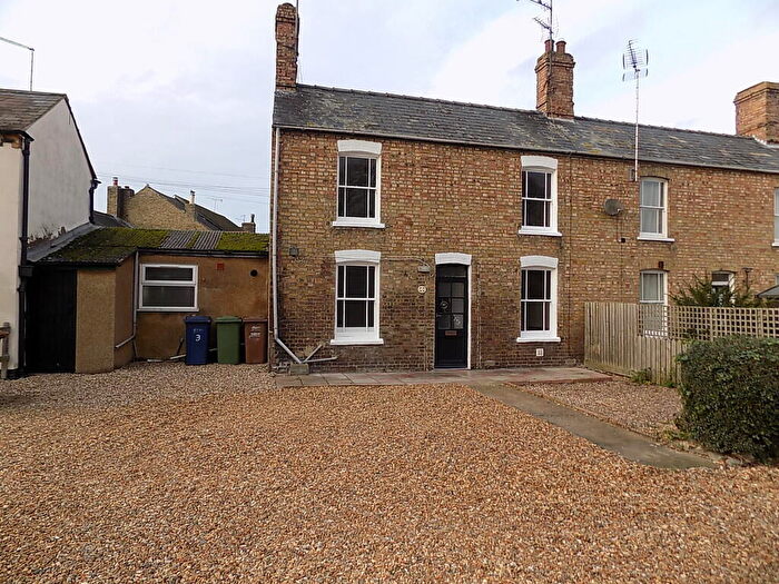 2 Bedroom Cottage To Rent In Dobbs Yard, Off High Street, PE16