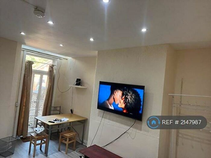 4 Bedroom Terraced House To Rent In Grandale Street, Manchester, M14