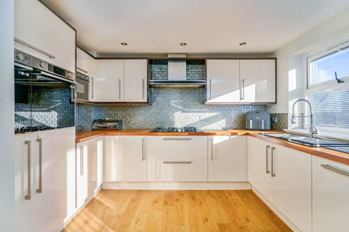 5 Bedroom Town House For Sale In Meadow Croft, Drighlington, BD11