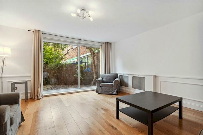 3 Bedroom Maisonette To Rent In Fellows Court, Weymouth Terrace, E2