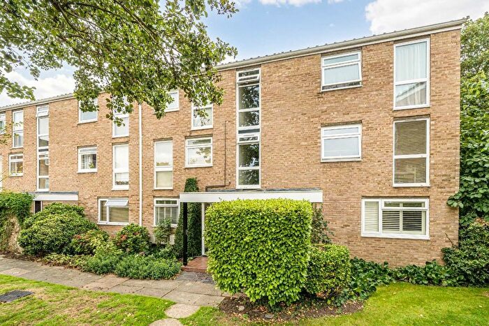 1 Bedroom Flat To Rent In Harrowdene Gardens, Teddington, TW11