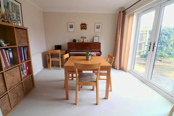 4 Bedroom Detached House For Sale In Launton Close, Luton, Bedfordshire, LU3