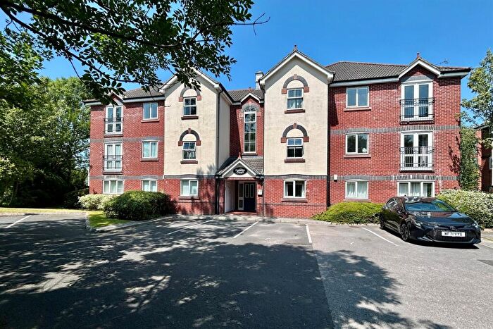 2 Bedroom Apartment For Sale In Keswick Court, Downes Way, Sharston, M22