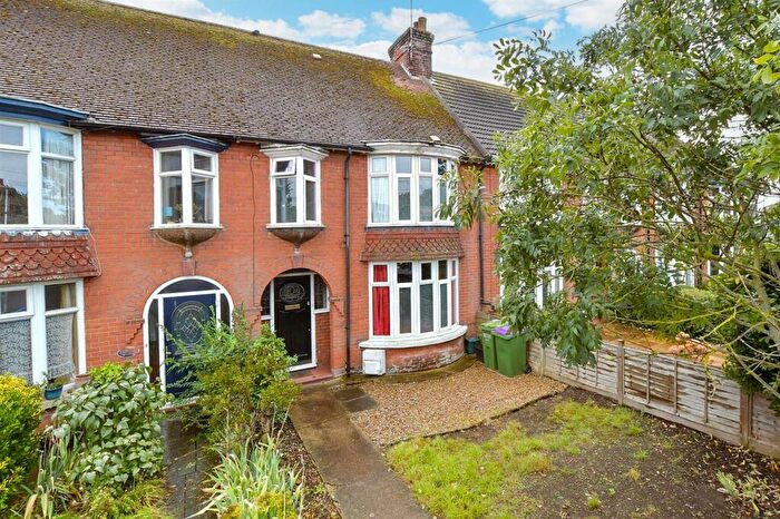 3 Bedroom Terraced House For Sale In Dymchurch Road, Hythe, Kent, CT21