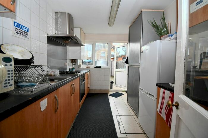 4 Bedroom Town House To Rent In Croydon Road, London, E13