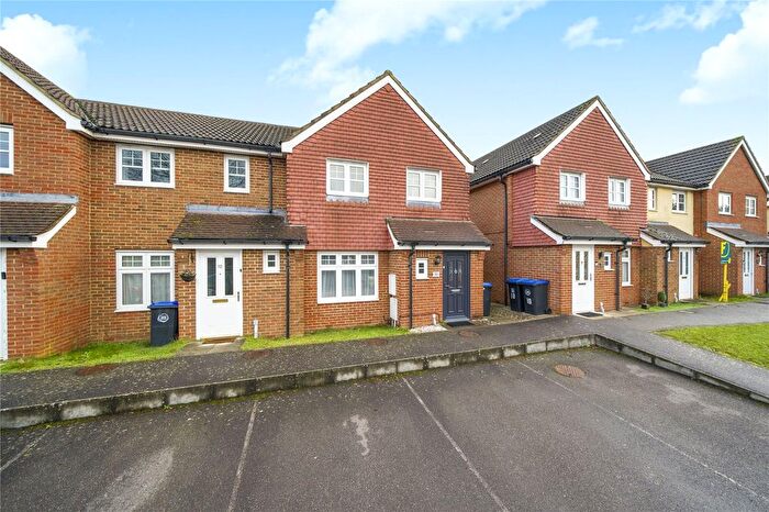 3 Bedroom End Of Terrace House For Sale In Knaphill, Woking, Surrey, GU21