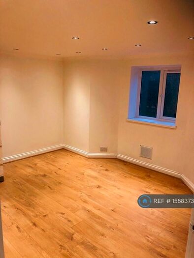 1 Bedroom Flat To Rent In West Wycombe Road, High Wycombe, HP12