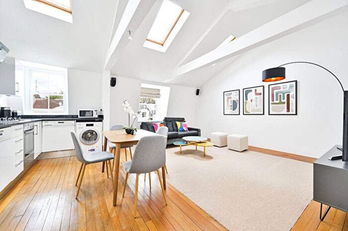 1 Bedroom Flat To Rent In Coleherne Road, Earls Court, London, SW10