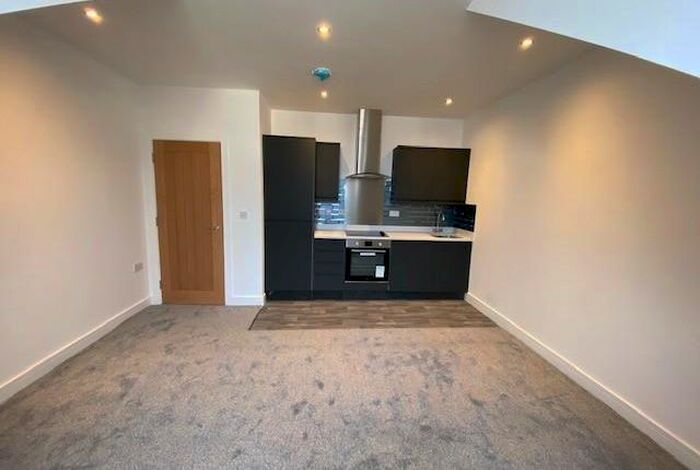 2 Bedroom Flat To Rent In Bradford Road, Shipley BD18