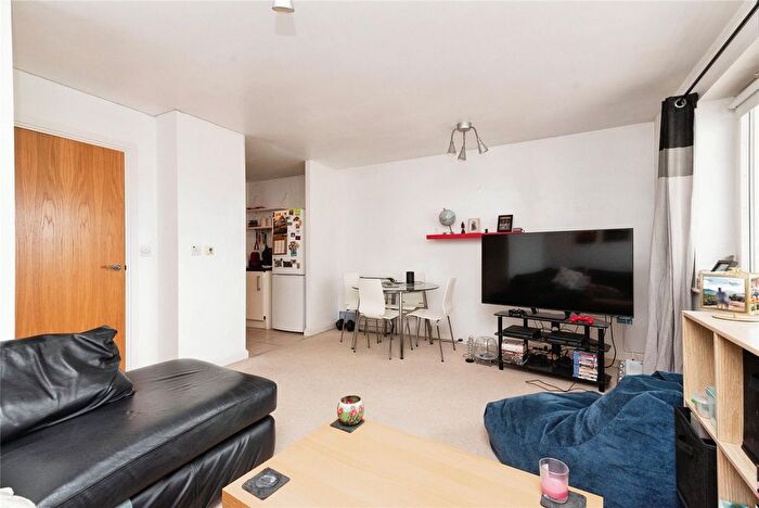 1 Bedroom Flat For Sale In Hansen Court, Century Wharf, Cardiff Bay, CF10