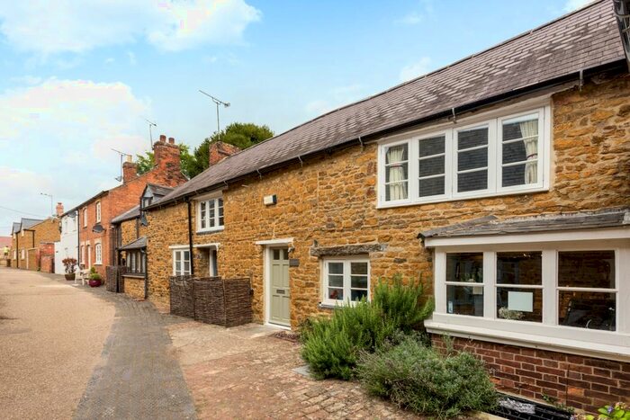 1 Bedroom Flat To Rent In The Tchure, Deddington, Banbury, OX15