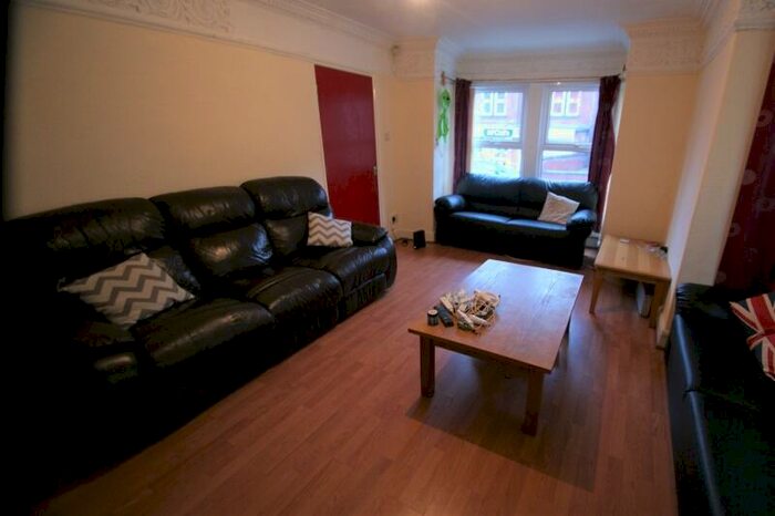 6 Bedroom End Of Terrace House To Rent In Lucas Place, Woodhouse, Leeds, LS6