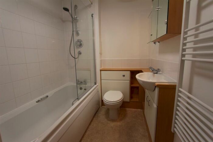 2 Bedroom Flat To Rent In , Bittern Court Dunfermline, KY11