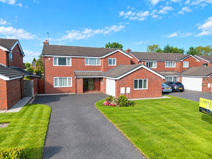 4 Bedroom Detached House For Sale In Kinross Avenue, Stockport, Woodsmoor, SK2