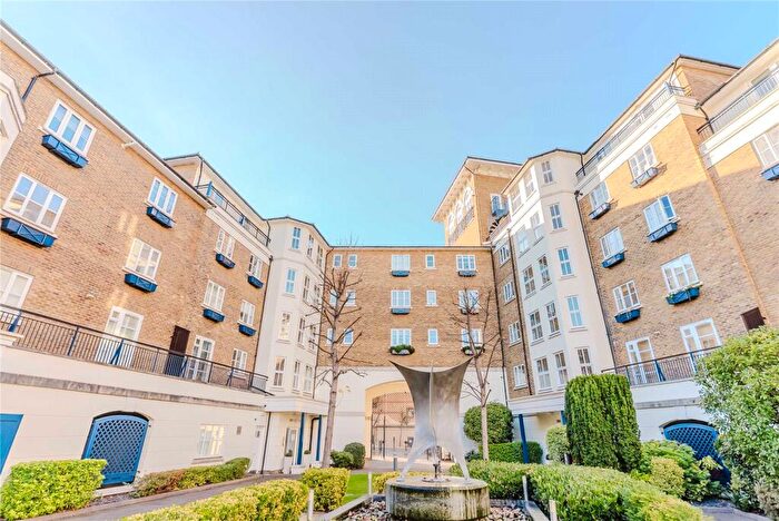 2 Bedroom Apartment For Sale In Victory Place, Limehouse, E14