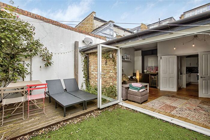 2 Bedroom Maisonette For Sale In Trinity Road, London, SW17