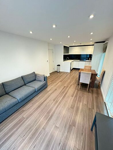 2 Bedroom Flat To Rent In Loxford Gardens, London, N5