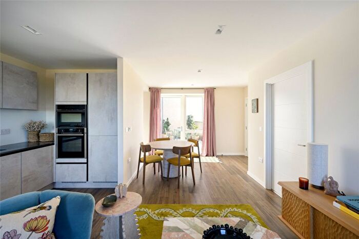 1 Bedroom Flat To Rent In Wheatstone Gardens, London, W10