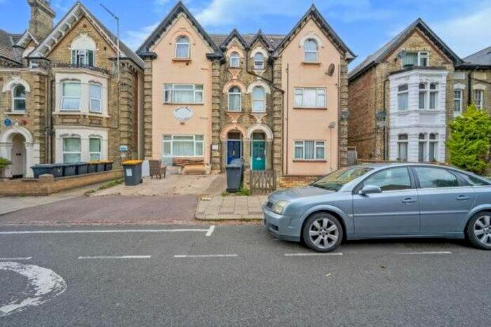 1 Bedroom Flat To Rent In Chaucer Road, Bedford, MK40