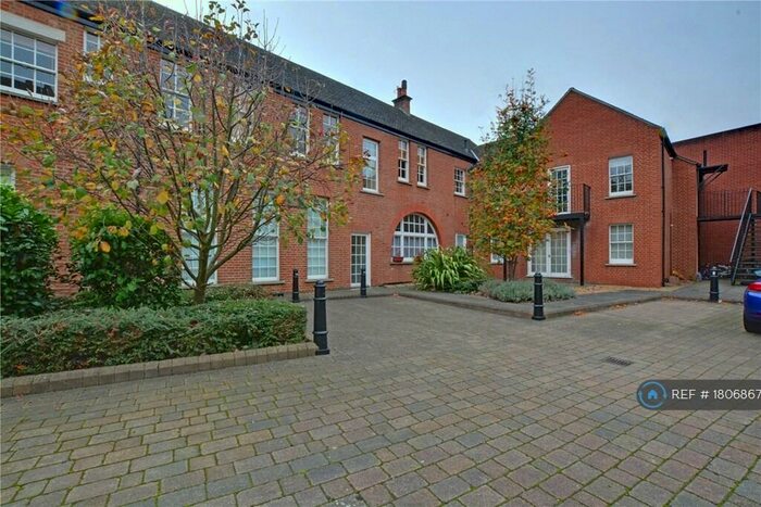 2 Bedroom Flat To Rent In Lee High Road, London, SE12