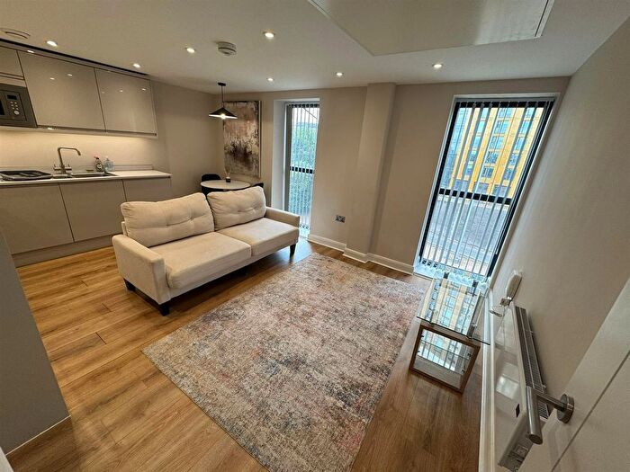 1 Bedroom Flat To Rent In Flat, , Centenary House, North Street Leeds, LS2