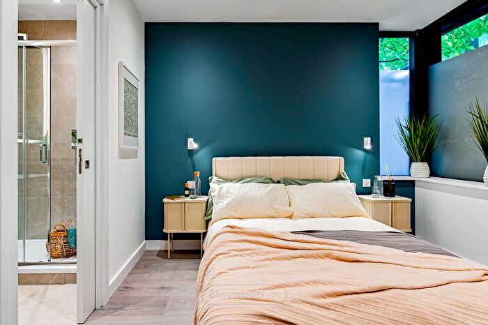 2 Bedroom Flat For Sale In Silbury Boulevard, Milton Keynes, MK9