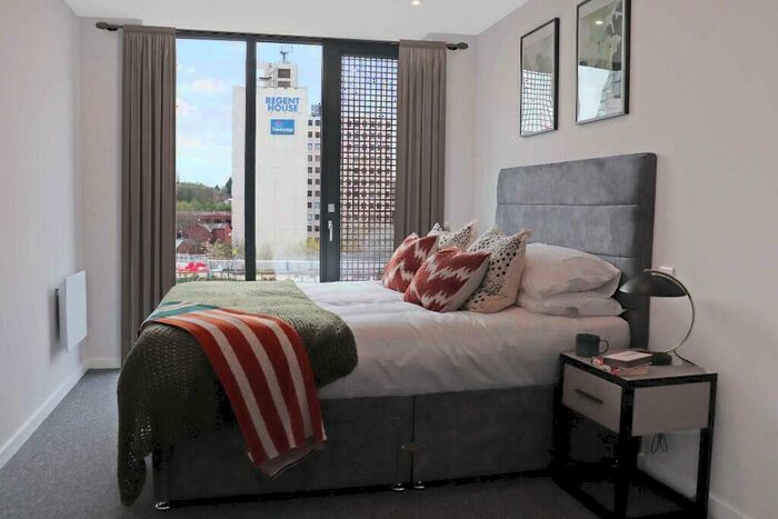 2 Bedroom Apartment To Rent In Daw Bank, Stockport, Greater Manchester, SK3