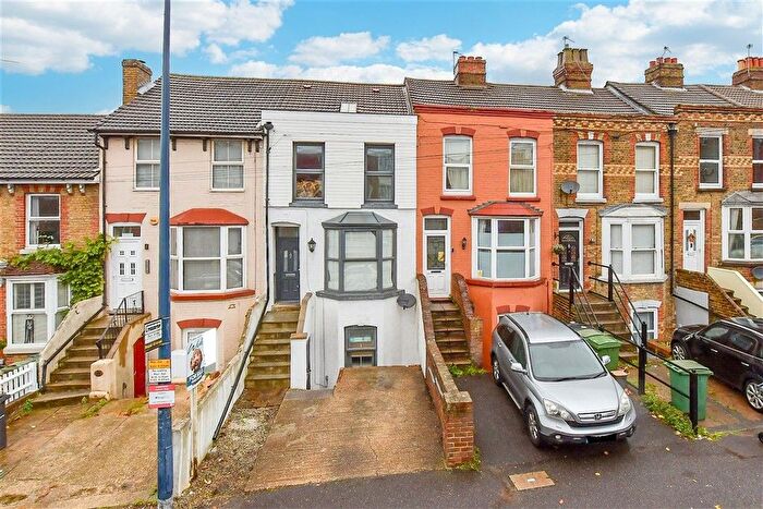 4 Bedroom Terraced House For Sale In Boxley Road, Maidstone, Kent, ME14