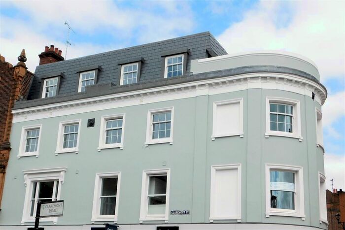 2 Bedroom Flat To Rent In Claremont Road, Surbiton, KT6