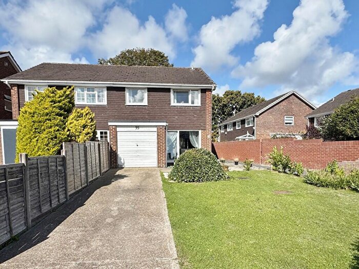 4 Bedroom Semi-Detached House For Sale In Glenbrook Walk, Fareham, PO14