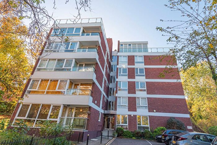 2 Bedroom Flat To Rent In Netherhall Gardens, Hampstead, London, NW3