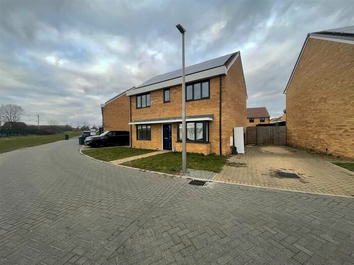 5 Bedroom Detached House For Sale In Pintail Close, East Tilbury, Tilbury, RM18